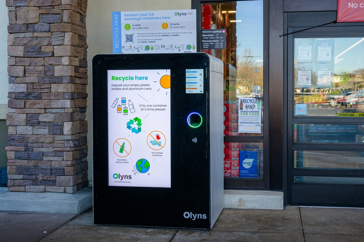 Olyns' flagship recycling product outside a retail store, powered by Wovenmedia and BrightSign digital signage solutions