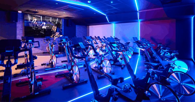 Estudio de ciclismo Everyone Active Gymstream con reproductores BrightSign