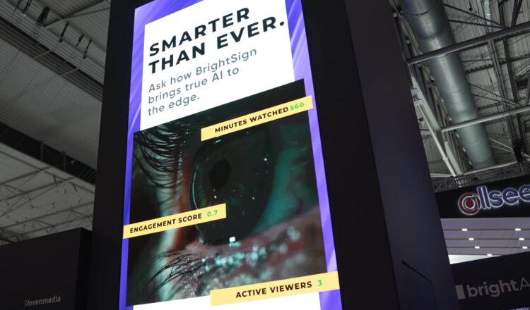 ISE 展会上的 BrightSign 展台宣传边缘人工智能能力